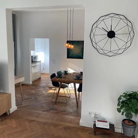 Apartment Grosse In Westend Munich